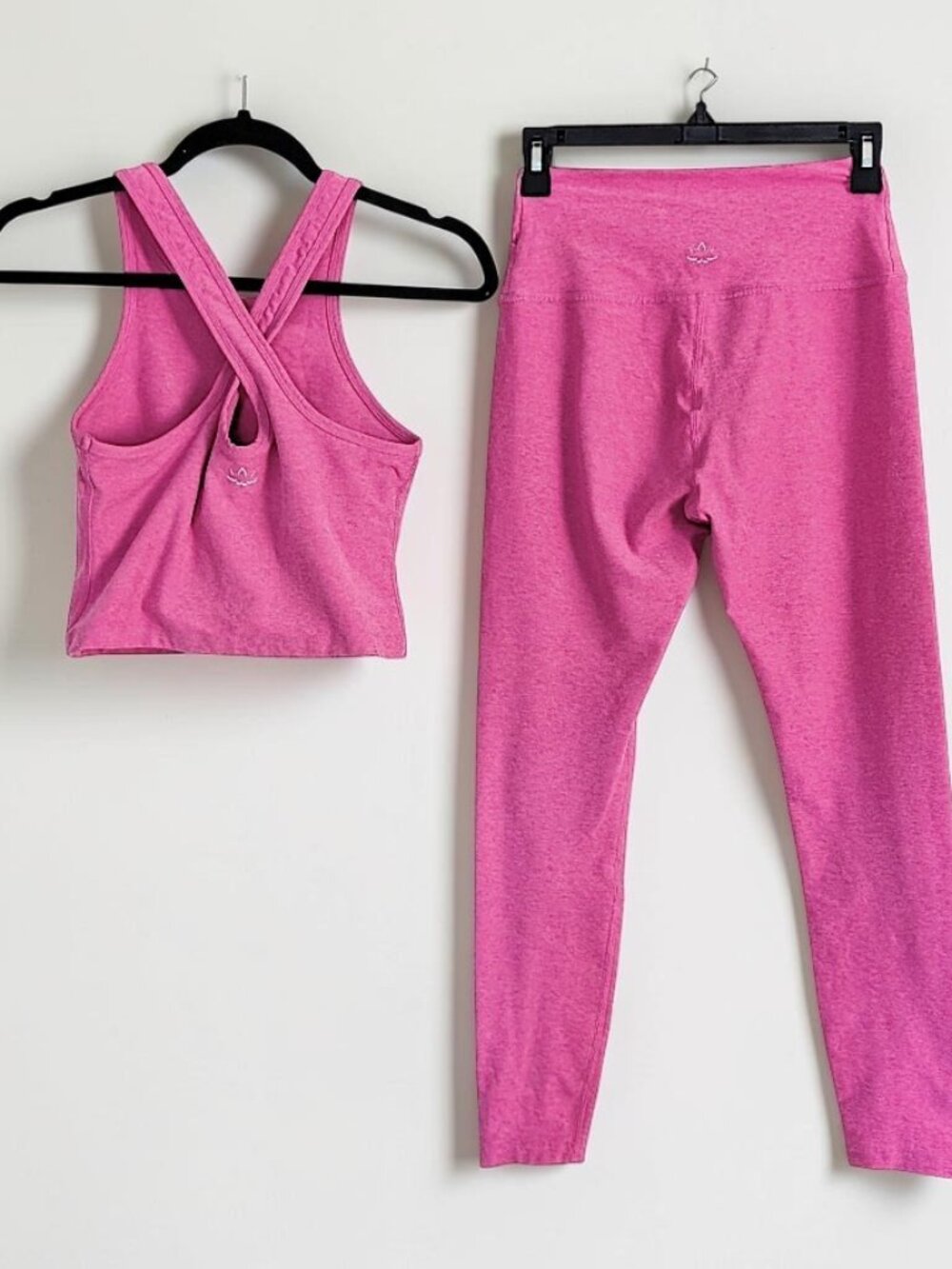 Beyond yoga workout set racer cross tank & high rise ankle leggings Deep Pink M